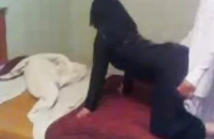 XXX العاهرة البيضاء جاءت لزيارة افلام اجنبية سكسي مترجم الملاعين الأسود