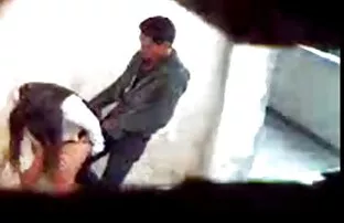 XXX الساحرة سكسي مترجم اخوان أريانة ماري و رجل كبير في قناع جوني اللعنة على الدرج