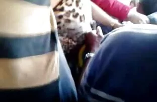 XXX يتمتع البستانيون الشباب بحب الطبيعة سكسي جنبي مترجم