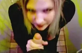 XXX أب يربط ابنته إدراج النكات في فمها الجنس من الصعب سكسي رومانسي مترجم