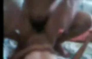 XXX زوجين الاسترخاء على السرير ديليون سكسي مترجم اخوان هاربر و صديقتها